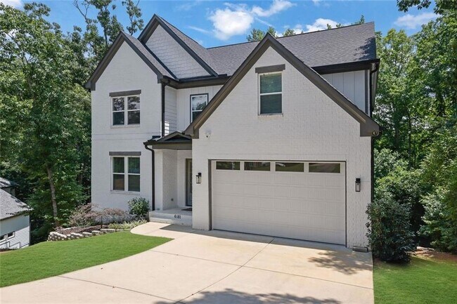 Foto del edificio - 6181 Shoreland Cir