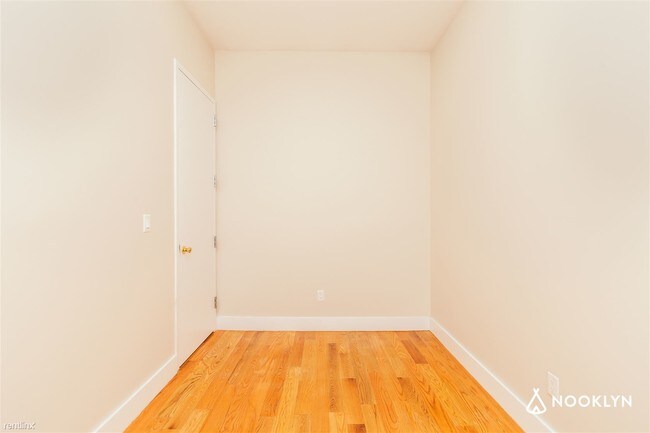 Foto del edificio - 3 br, 2 bath  - 772 Jefferson Ave