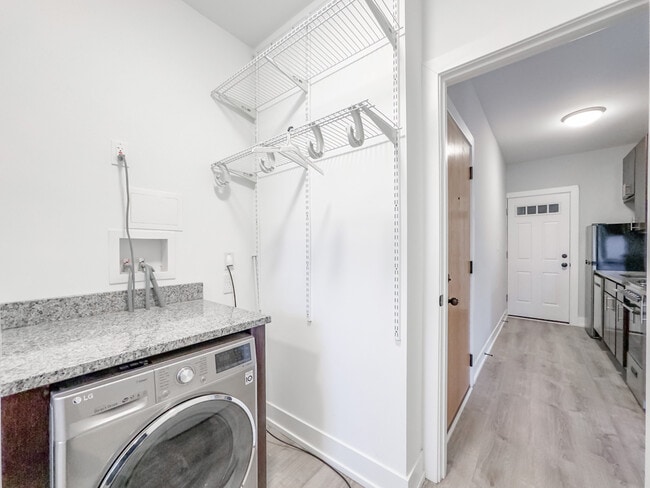 Building Photo - 725 W Brompton Ave