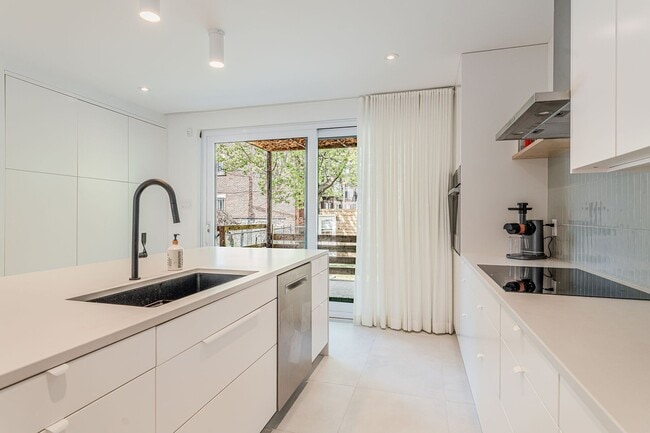 Photo du bâtiment - 10625 Av. Curotte