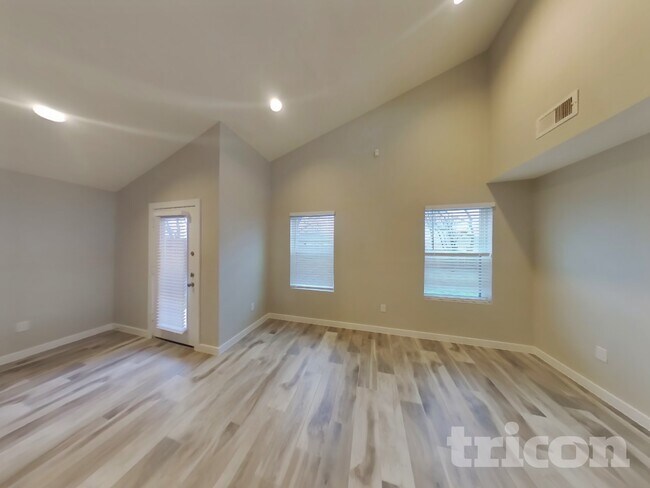 Foto del edificio - 1409 Wavelet Dr