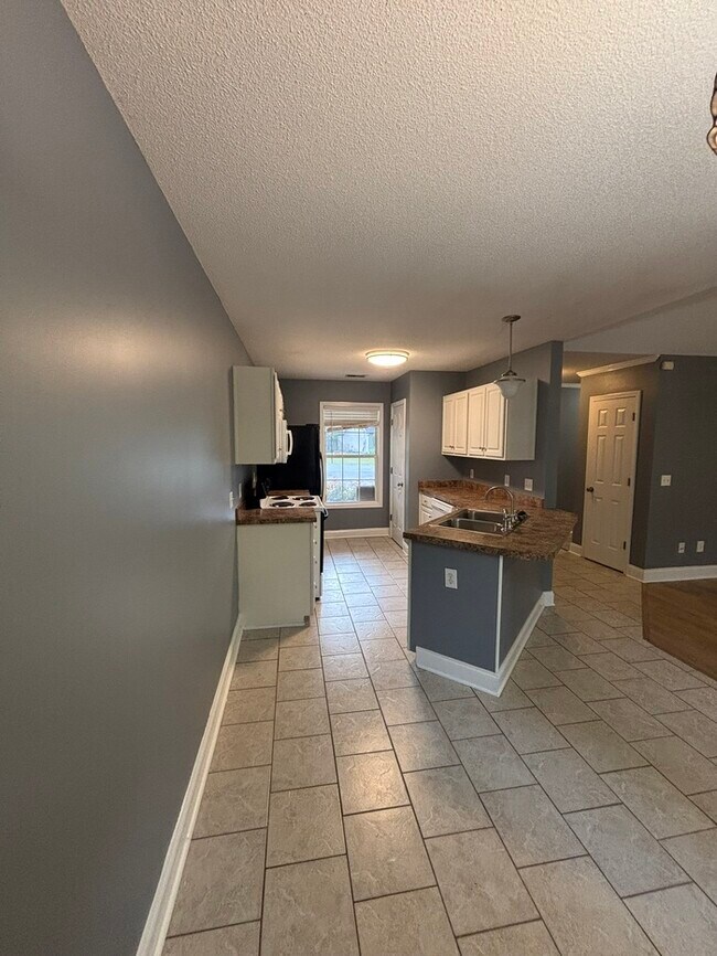 Foto del edificio - 864 Burnside Dr