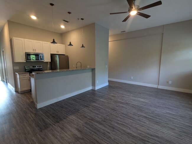 Building Photo - High Country Square Apartments