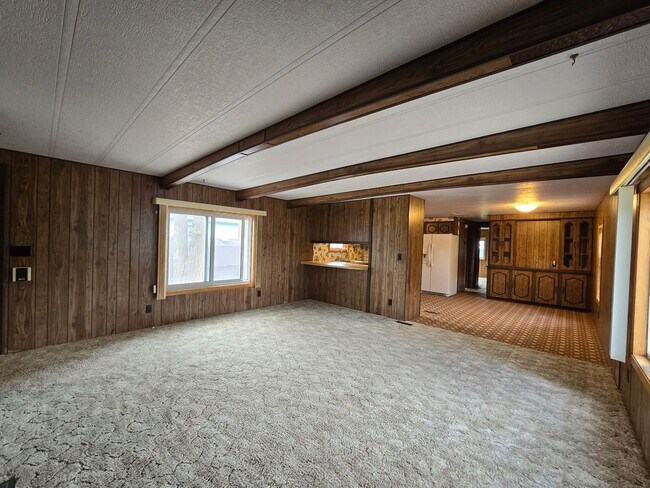 Building Photo - 3 bed 2 bath mobile home for rent