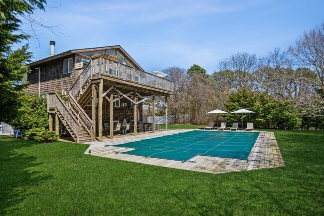 Foto del edificio - 12 Hillover Rd E