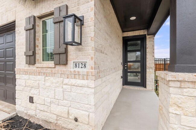 Building Photo - 8128 Overland Grv