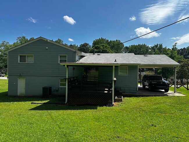 Building Photo - 616 Village Lane Dr SW