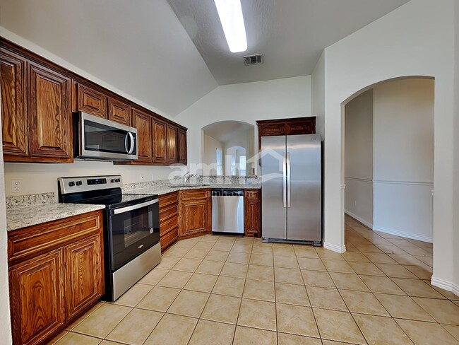 Building Photo - 87 Elmwood Trail