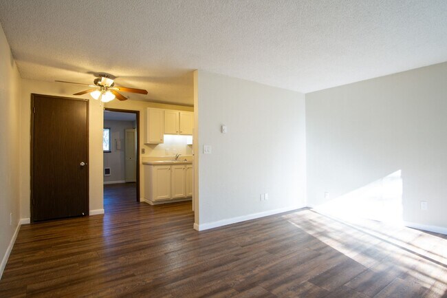 Building Photo - Spacious 1-Bed Surrounded by Tall Trees in Multnomah Village