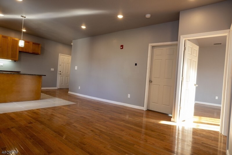 Foto principal - 399 E 28th St