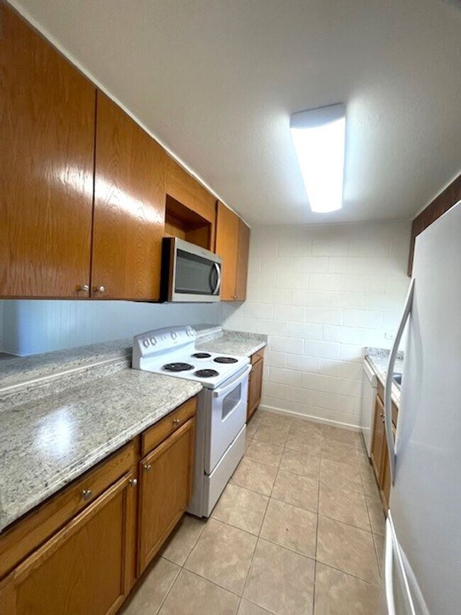 Foto del edificio - 4 bed/ 2 bath Townhome in Makakilo, Utilit...