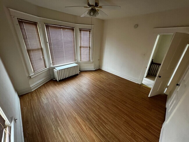 Foto del edificio - 1403 Charleston Ave