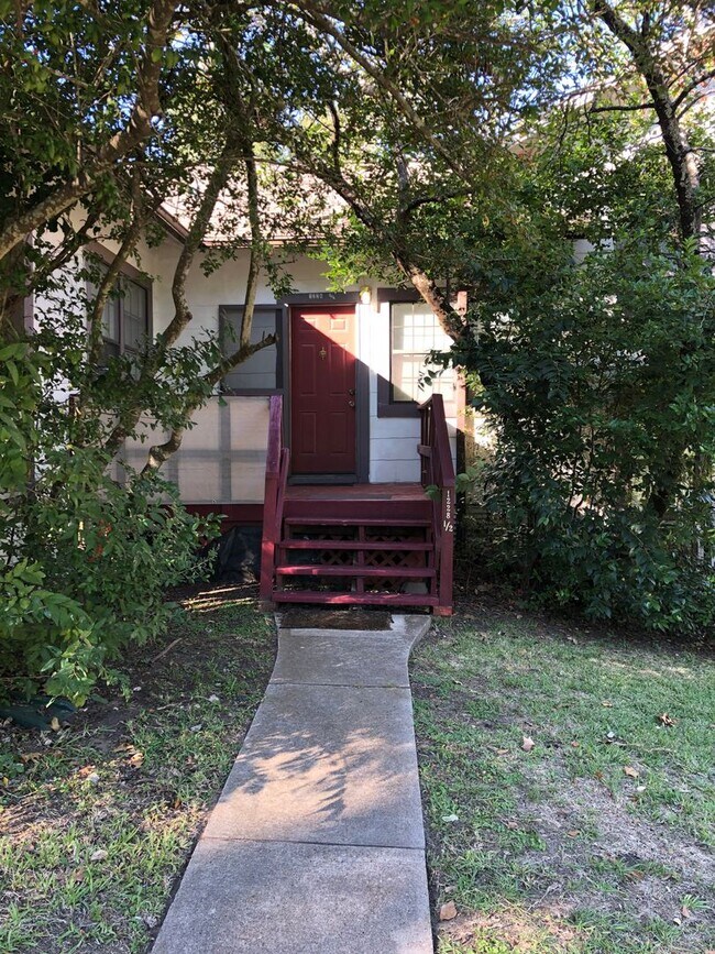 Foto del edificio - 1 Bedroom Apartment Close to SHSU