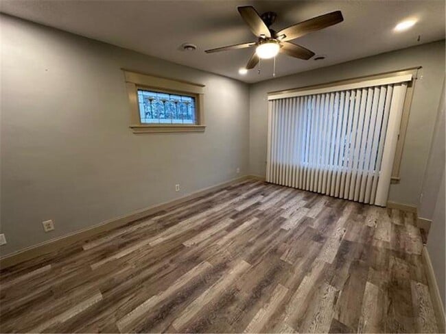 Building Photo - 734 Sims Ave