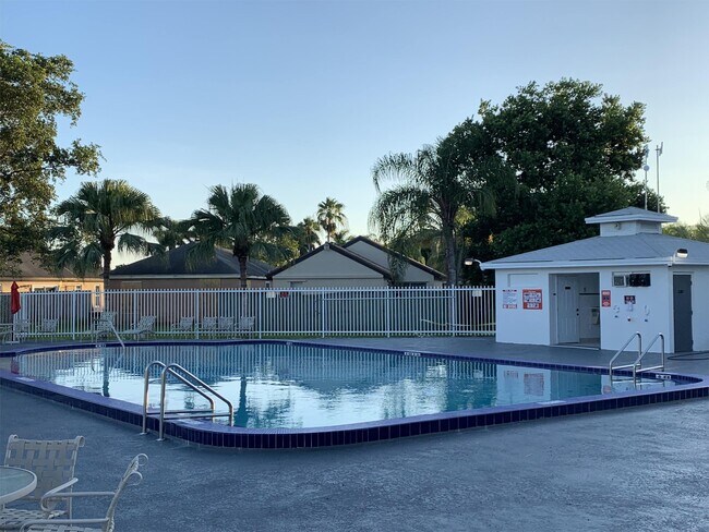 Building Photo - 848 SW 10th St