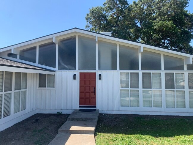 Building Photo - 326 Las Riendas Dr