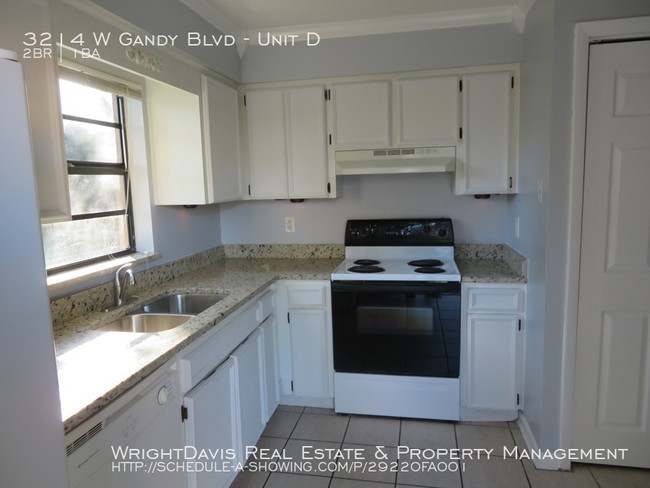 Foto del edificio - 3214 W Gandy Blvd