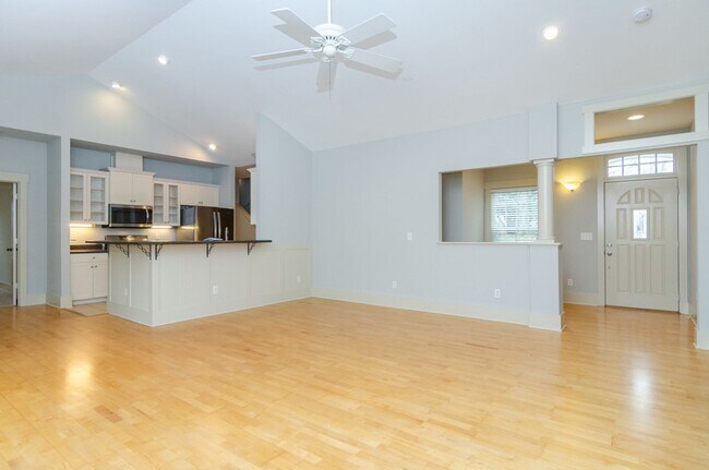 Building Photo - 314 Shorepoint Drive