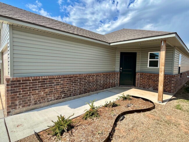 Building Photo - New Construction 4 Bed, 2 Bath Near Lake O...