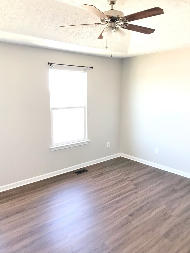 Foto del edificio - 1785 Barrington Overlook