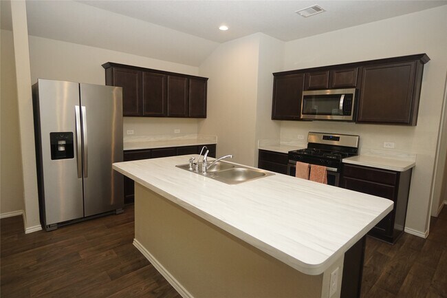 Foto del edificio - 5430 Tindarey Bluff Trail