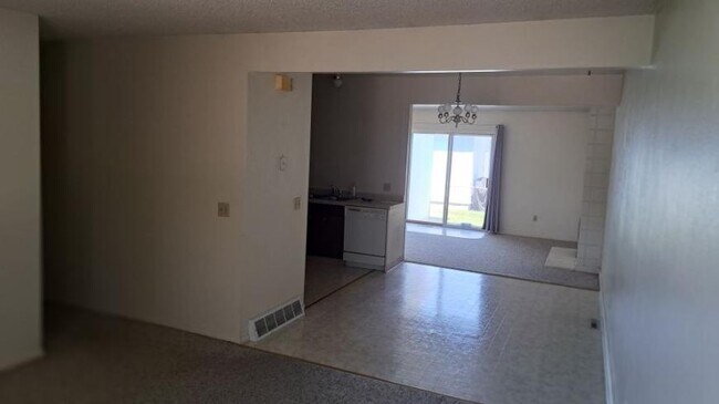 Foto del edificio - 3 bedroom in Billings MT 59102