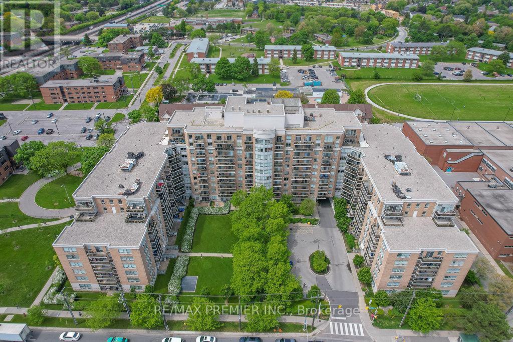 Primary Photo - 325-650-650 Lawrence Ave W