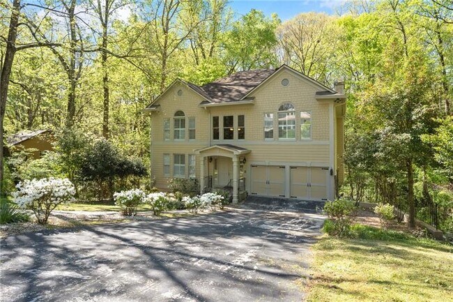 Building Photo - 530 Elden Dr NE