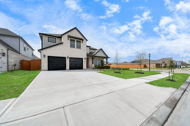 Building Photo - 1500 Sunrise Gables Dr