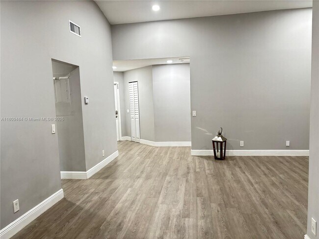 Foto del edificio - 1597 Springside Dr