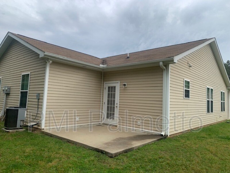 Foto del edificio - 115 Fairview Park Dr