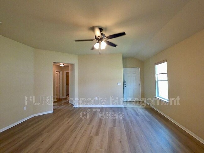 Building Photo - 433 Moulins Ln