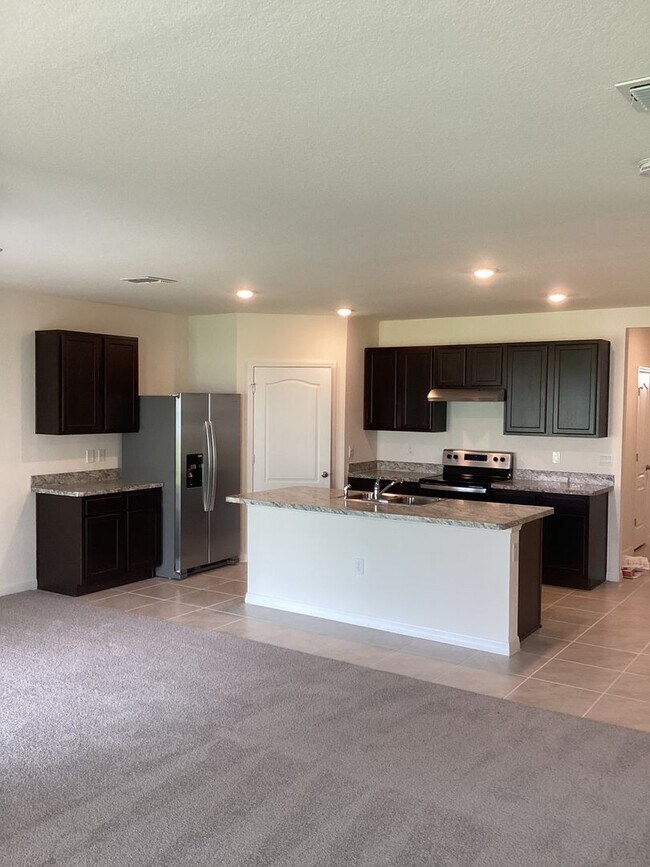 Foto del edificio - Four bedroom two bath in Eagle Lake