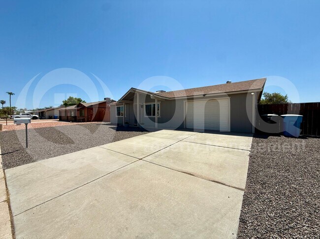 Building Photo - 4039 E Friess Dr