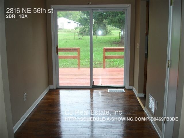 Foto del edificio - 2816 NE 56th St