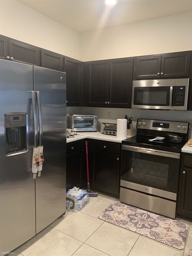 Foto del edificio - 3 br, 2.5 bath Townhome - 11416 SW 250th St