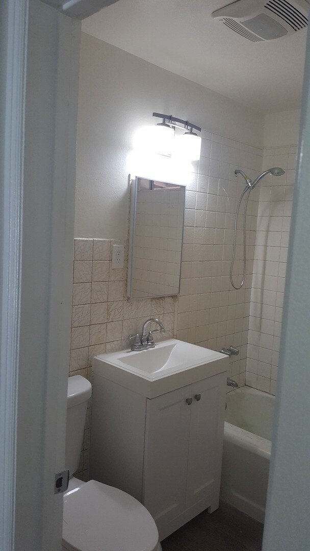 Building Photo - 4247 Cartagena Dr