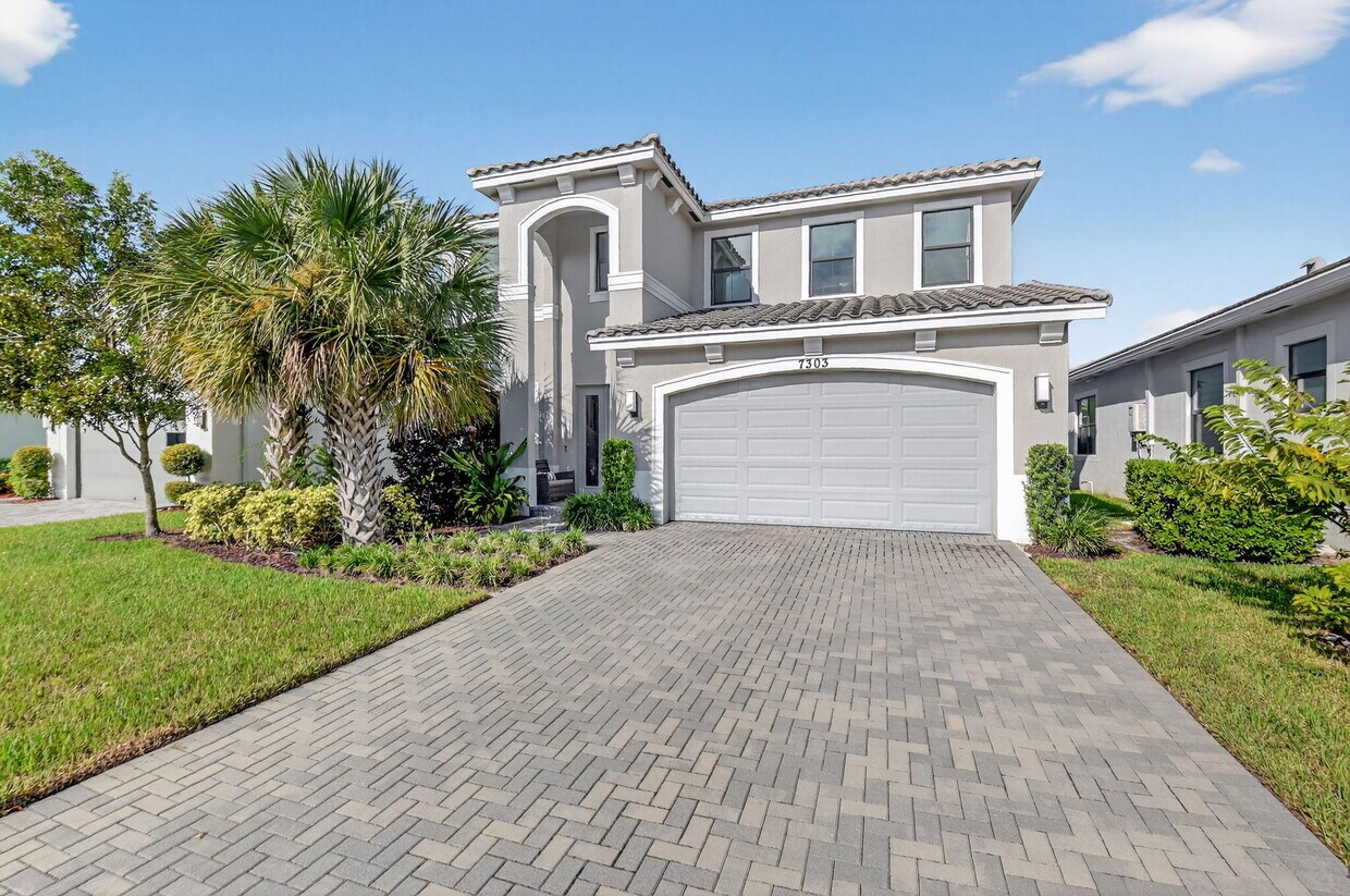 Foto principal - 7303 Estero Dr