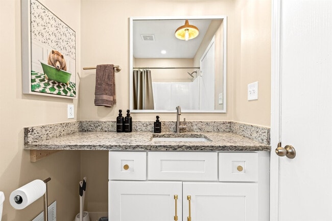 Foto del edificio - 18939 Sharon Ln