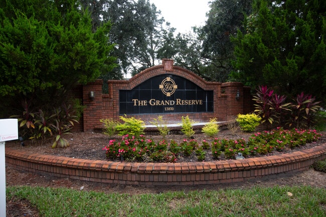 Foto del edificio - 13810 Sutton Park Dr N