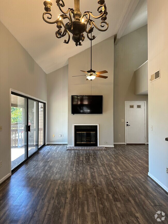 Anderson Core Apartments for Rent with High Ceilings Anderson, SC 1