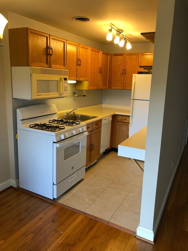 Fotografía del edificio - 1575 N Colonial Ter