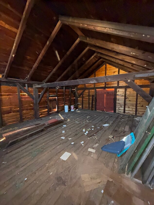 Barn Loft - 10 Mine St