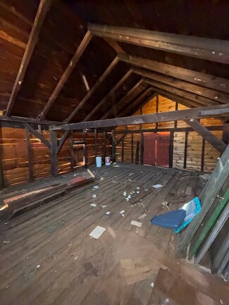Barn Loft - 10 Mine St