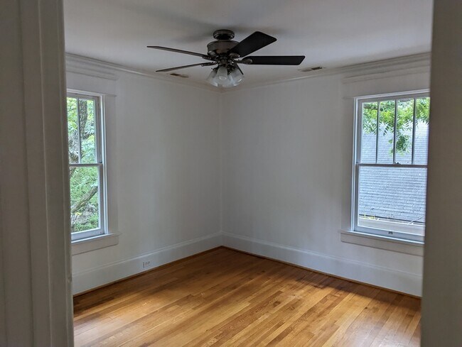 Foto del edificio - 901 W Markham Ave