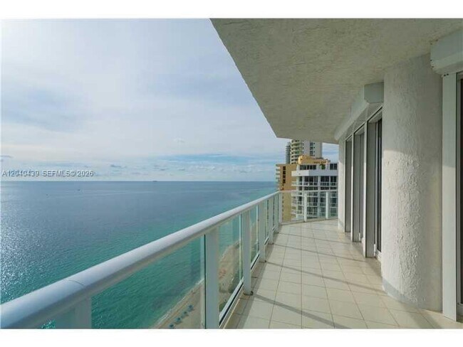 Foto del edificio - 16445 Collins Ave