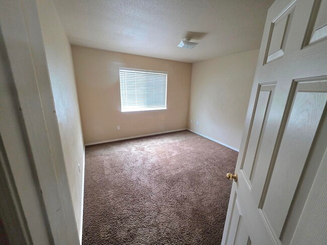 Building Photo - 1406 Falcon Loop