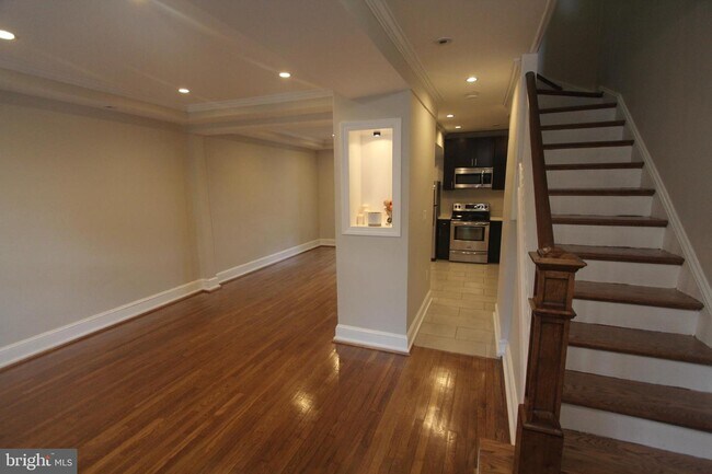 Building Photo - 5007 7th Pl NW