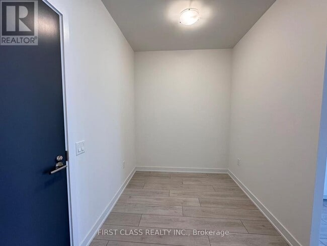 Photo du bâtiment - 5858 Yonge St