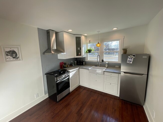 Building Photo - 129 Gordon Ter